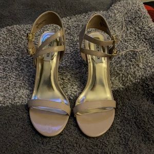 STEVE MADDEN “Maura” nude heels